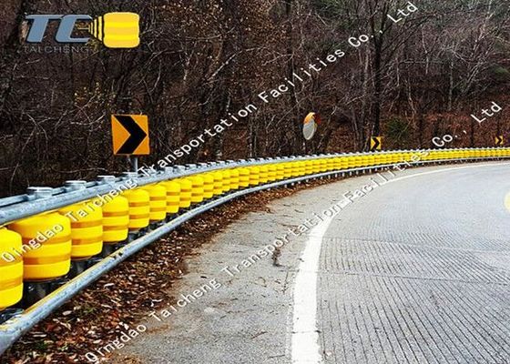 購入 AASHTO M180のハイウェーのローラーの障壁のエヴァ/PUの圧延のガードレールの障壁 online manufacture