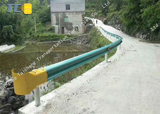 高速道路の安全のためのビームガードレイル